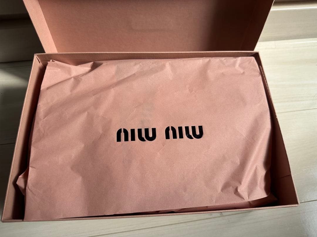 MIUMIU ドリルベースボールキャップ