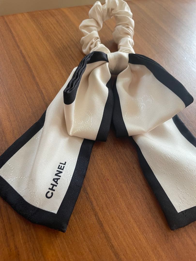 未使用級 CHANEL シャネル シュシュ リボン カメリア オフホワイト