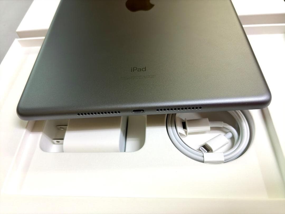 iPad (第9世代) Wi-Fi 64GB スペースグレー　Apple