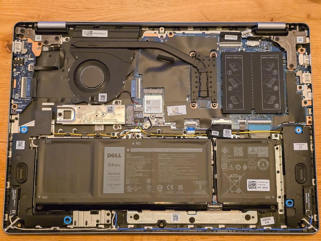 Windowsノート本体 Inspiron 16 5645 Ryzen7 8840U 1TB / 32GB