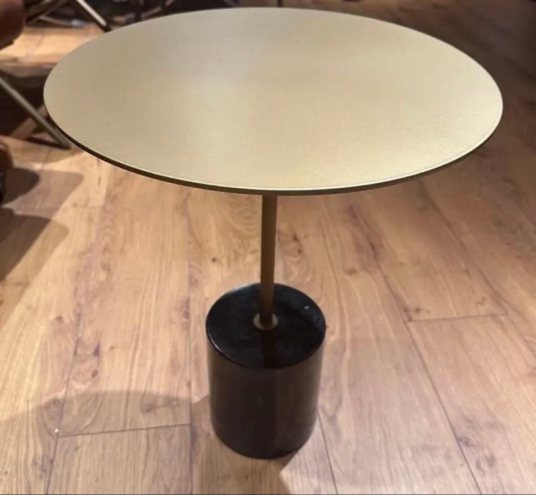 円形テーブル 黒・金