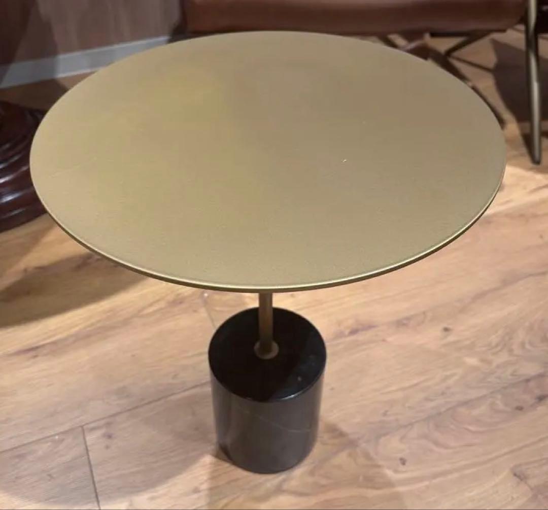 円形テーブル 黒・金