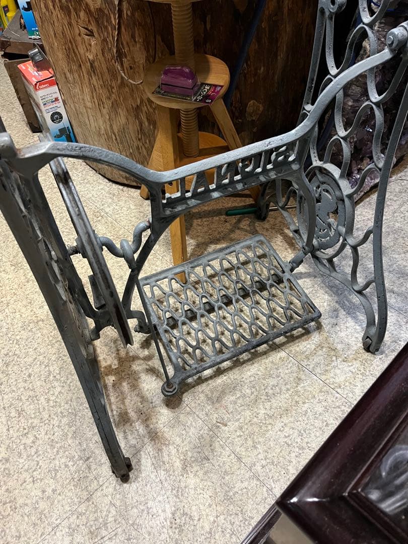 トロルの足跡です 網目ミシン脚、 ミシン脚、シグナルミシンの脚