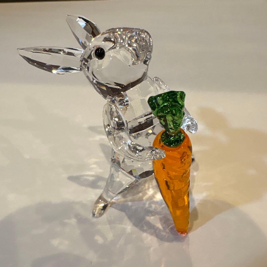 スワロフスキー　クリスタル　ウサギ 置物 ニンジン付き