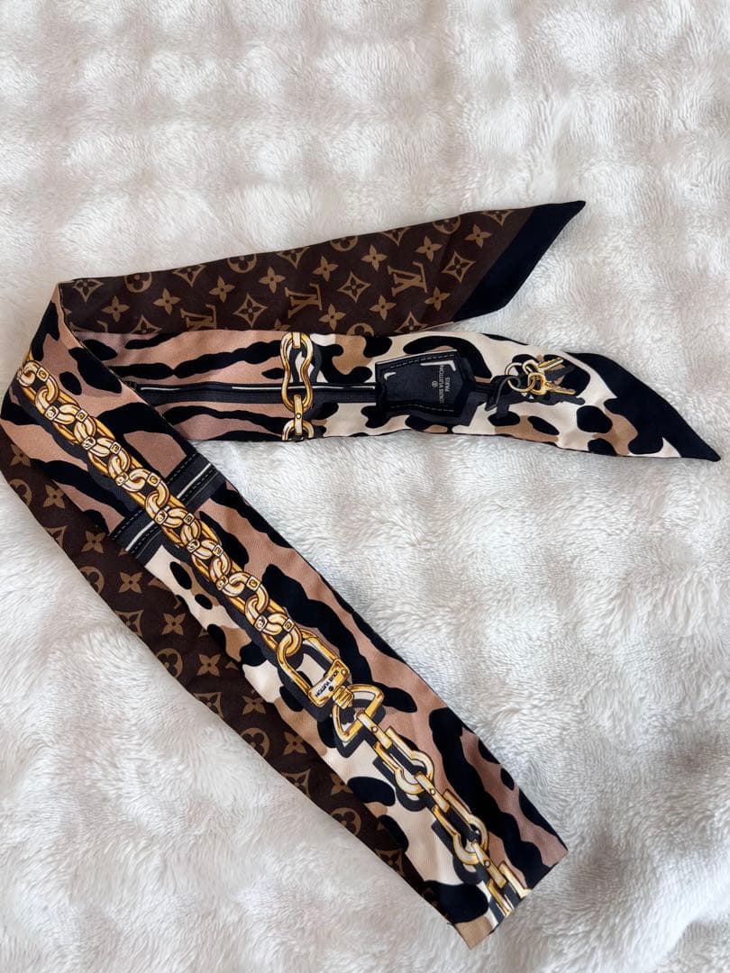 LOUIS VUITTON レオパード柄スカーフ