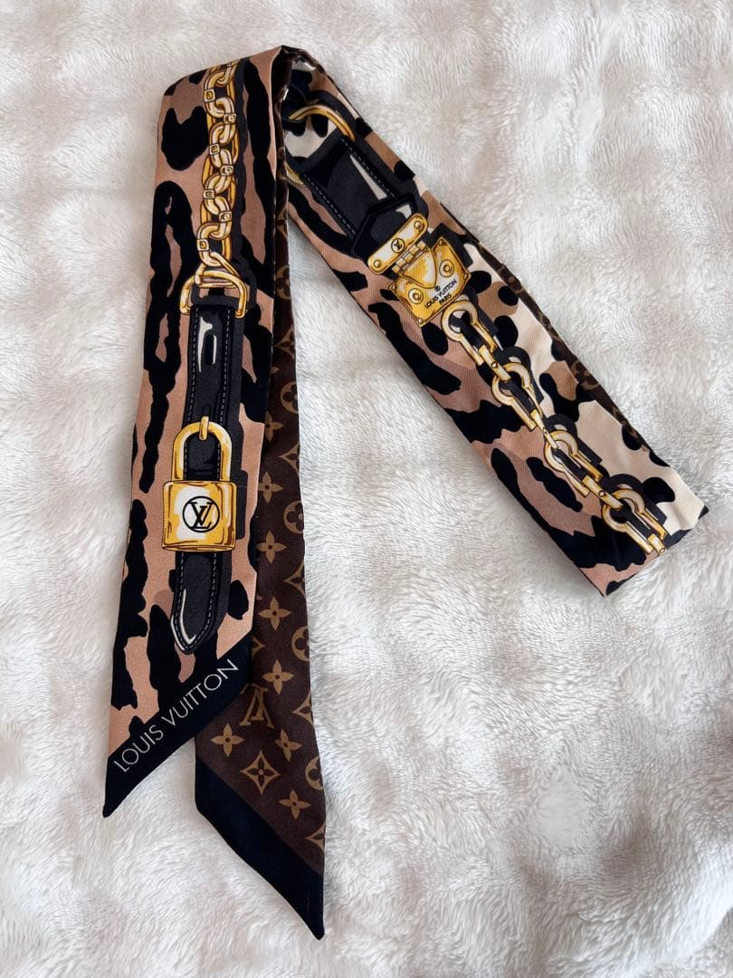 LOUIS VUITTON レオパード柄スカーフ