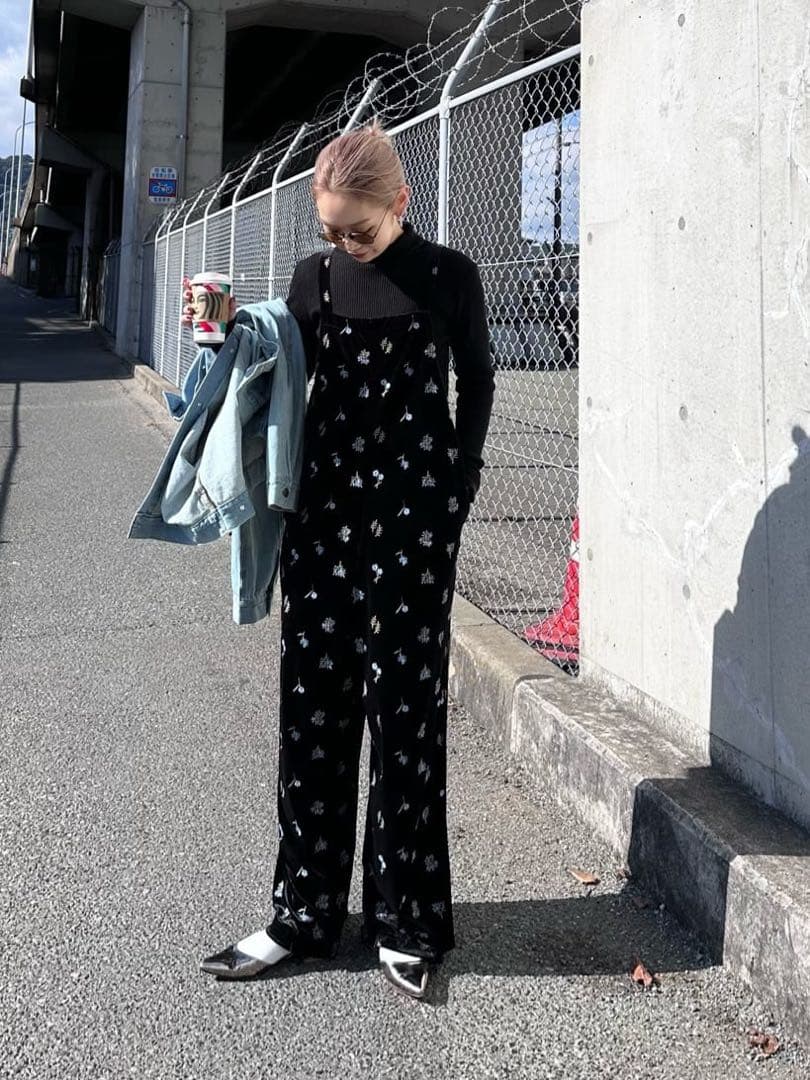 2025年S/S新作 前後2WAY花柄刺繍ベロアサロペット ブラック