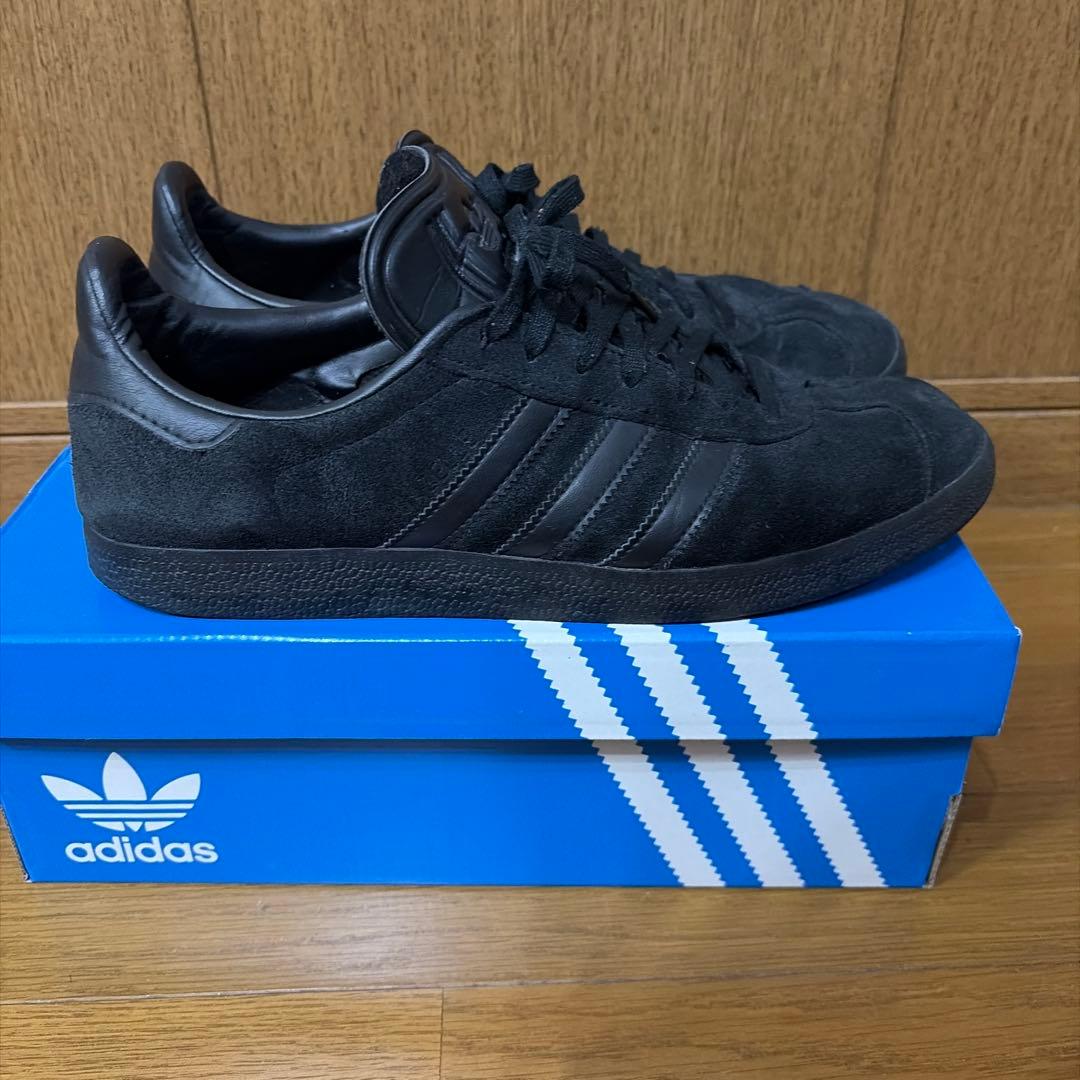 靴 adidas gazelle tripleBlack