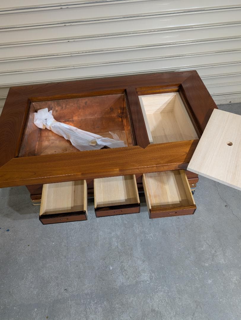 【未使用美品】　総欅(ケヤキ)材　重厚な囲炉裏テーブル