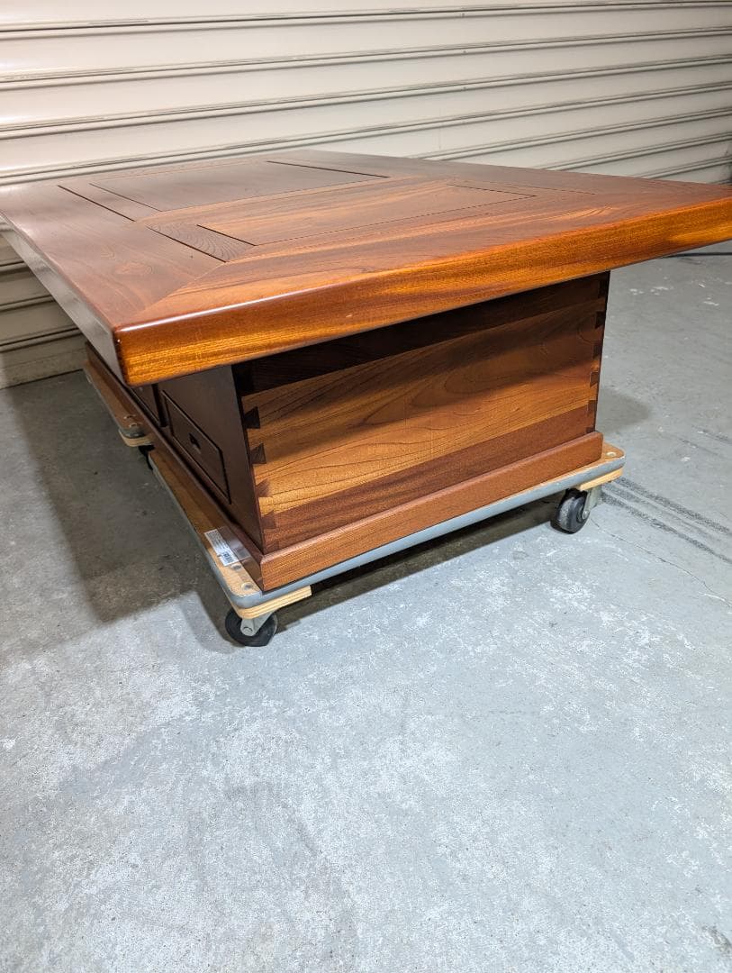 【未使用美品】　総欅(ケヤキ)材　重厚な囲炉裏テーブル