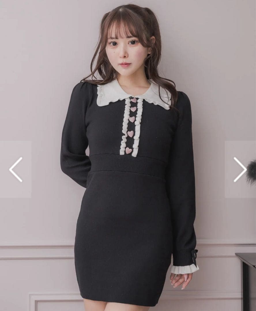ピウム　フリルカラーハートボタンニットワンピース