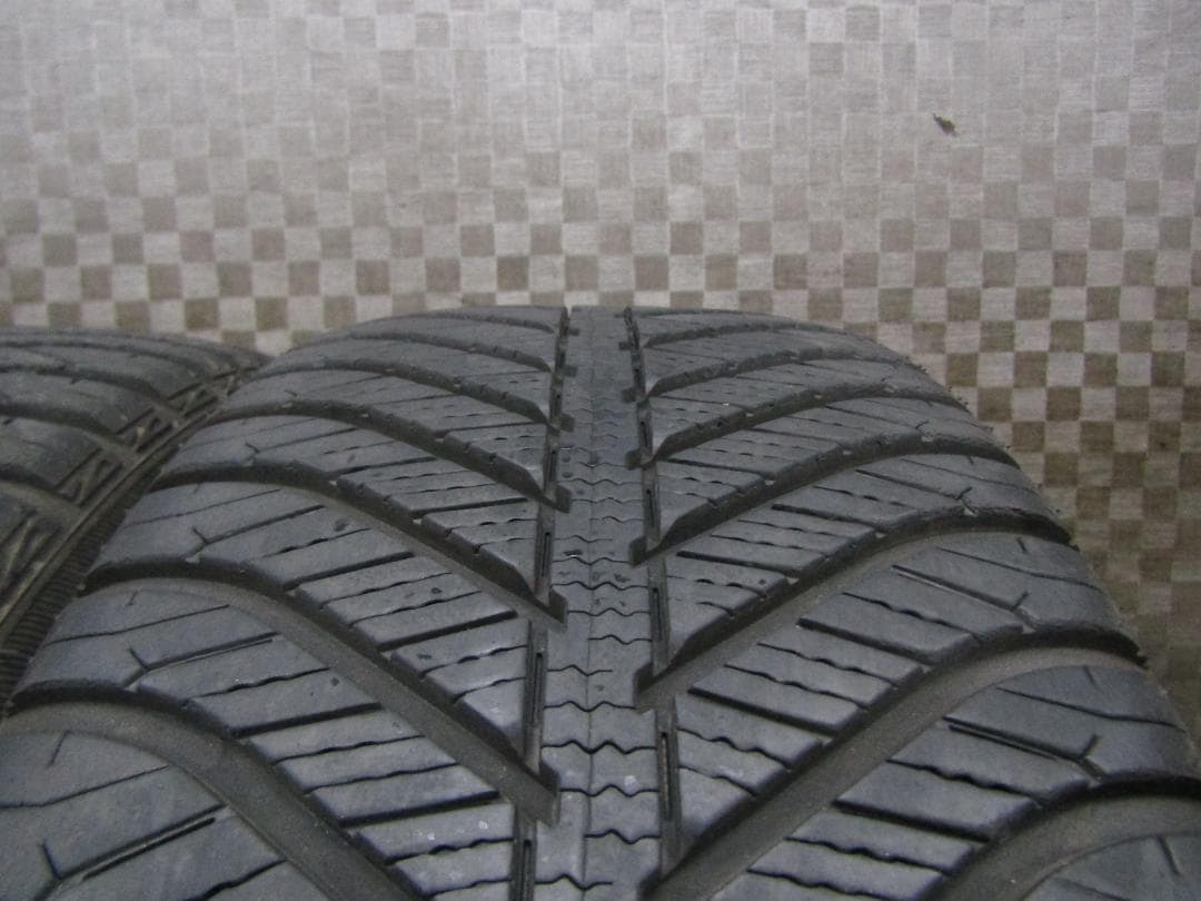 ☆送料込☆8分山以上☆ダンロップ ベクター 4シーズン 215/45R18 4本