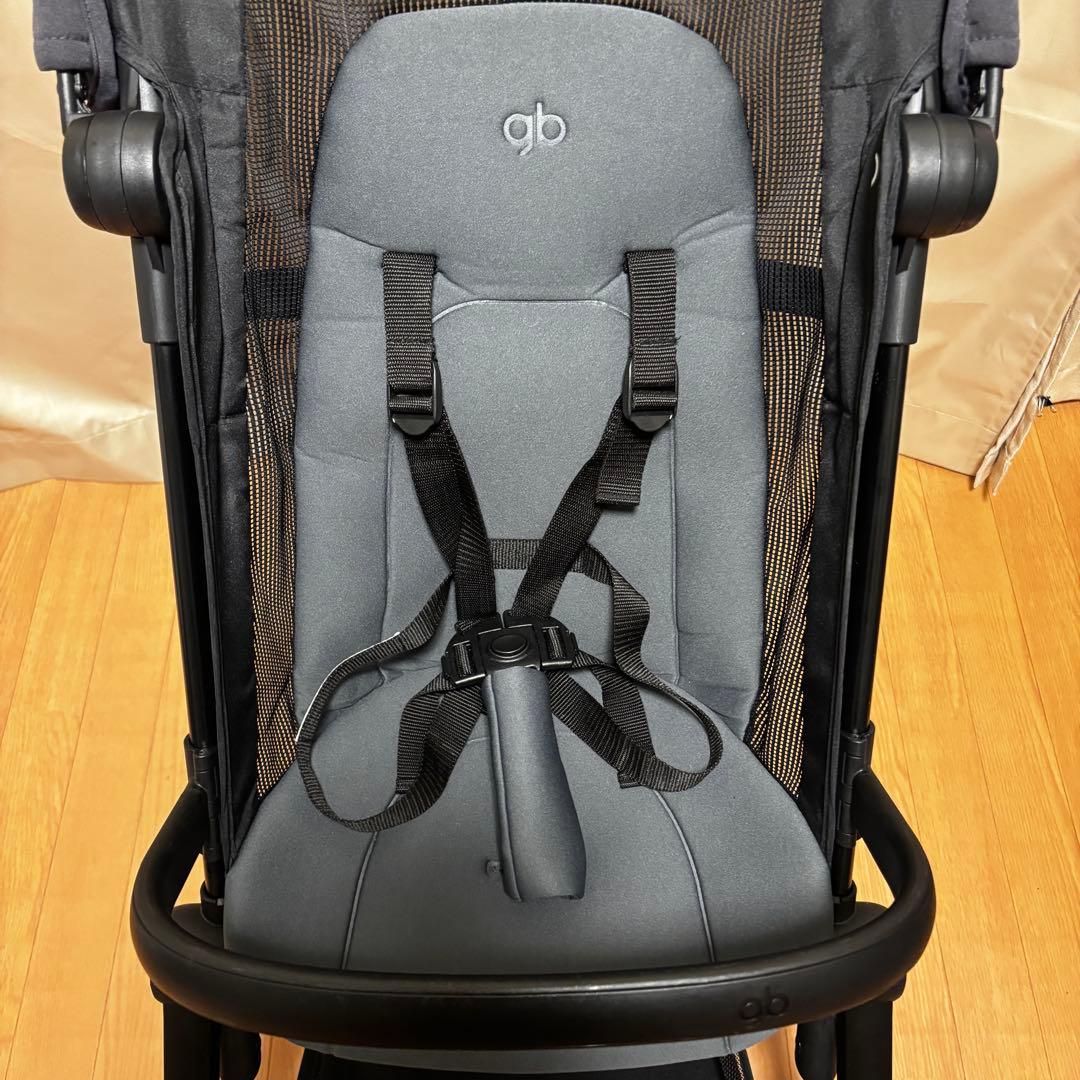 【美品】旅行・お出かけに最適 gb FLAM 軽量ベビーカー ブラック
