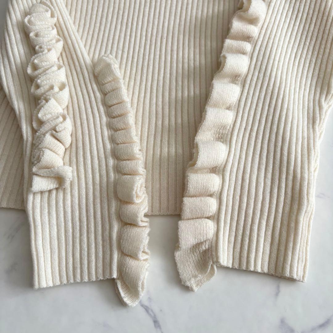 Cygne シーニュ 袖フリルタートルニット lily ホワイト