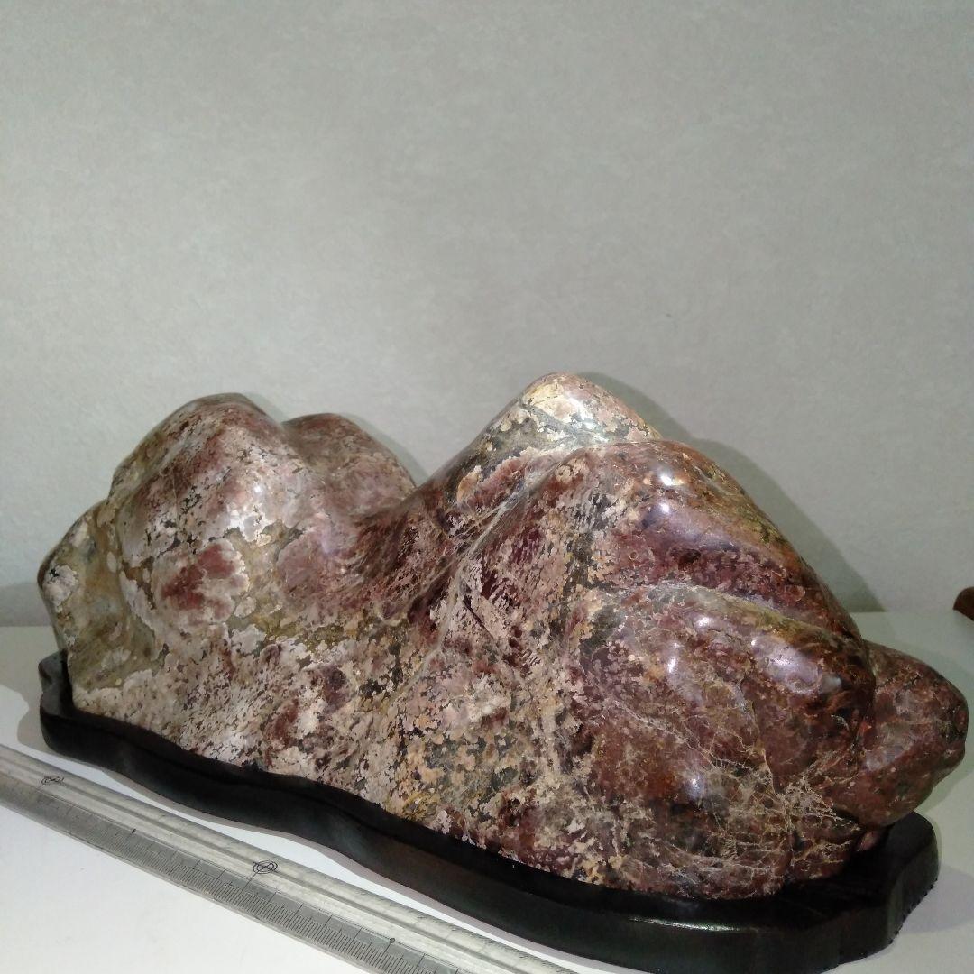 大型磨き水石　赤色系　五色石　美麗　台付き１個