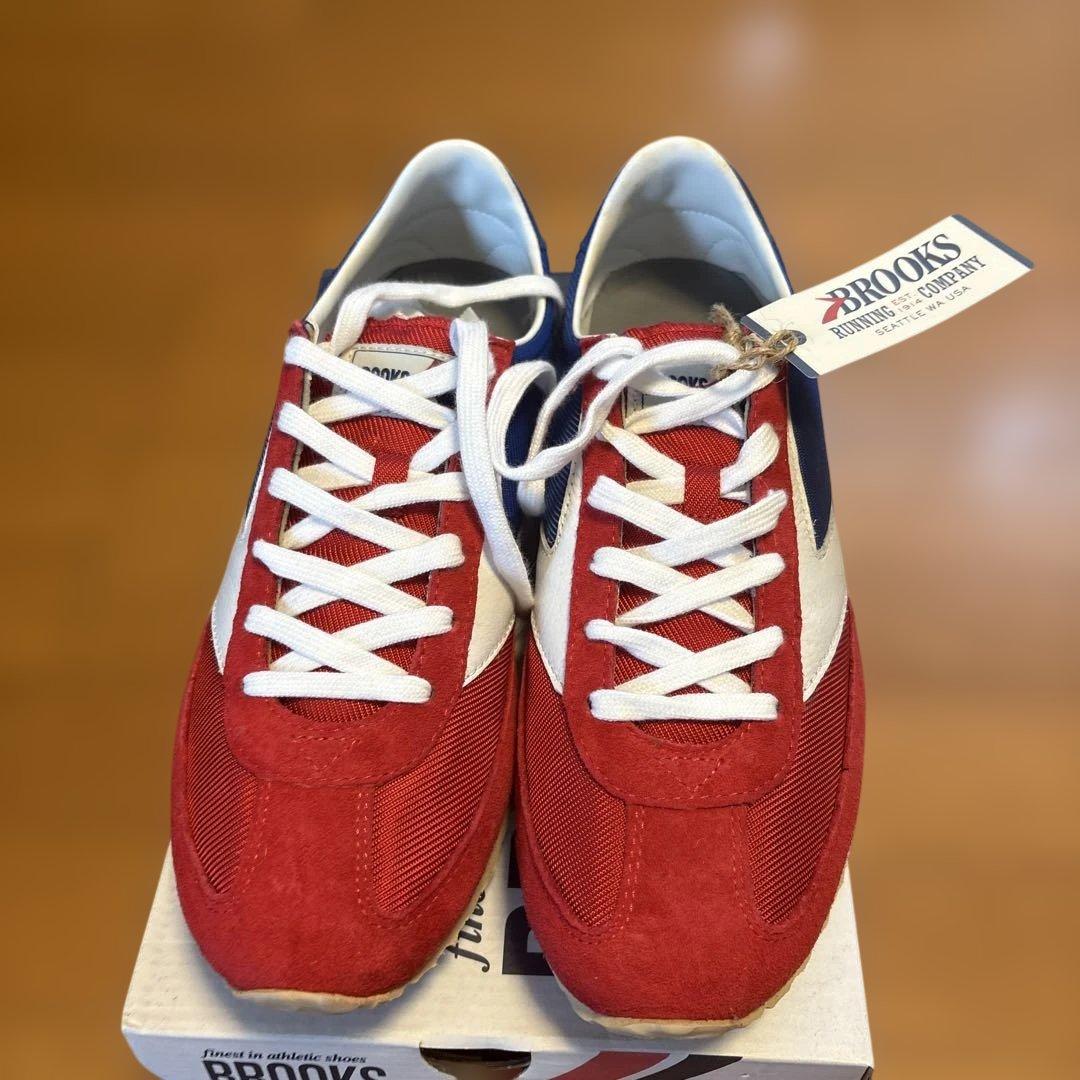 Brooksスニーカー