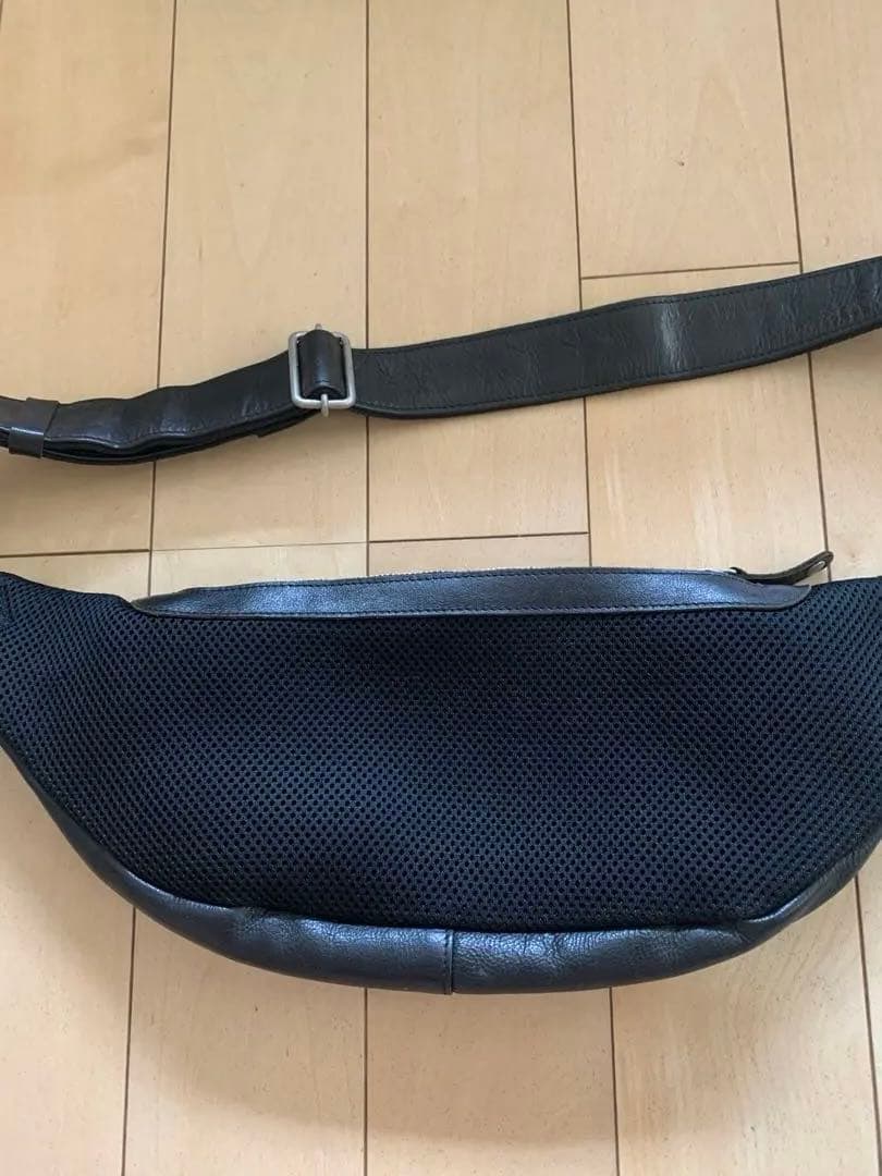 ZETT ボディバッグ