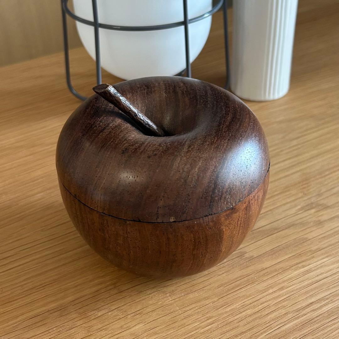 【フランス製】木製リンゴ型の小物入れ