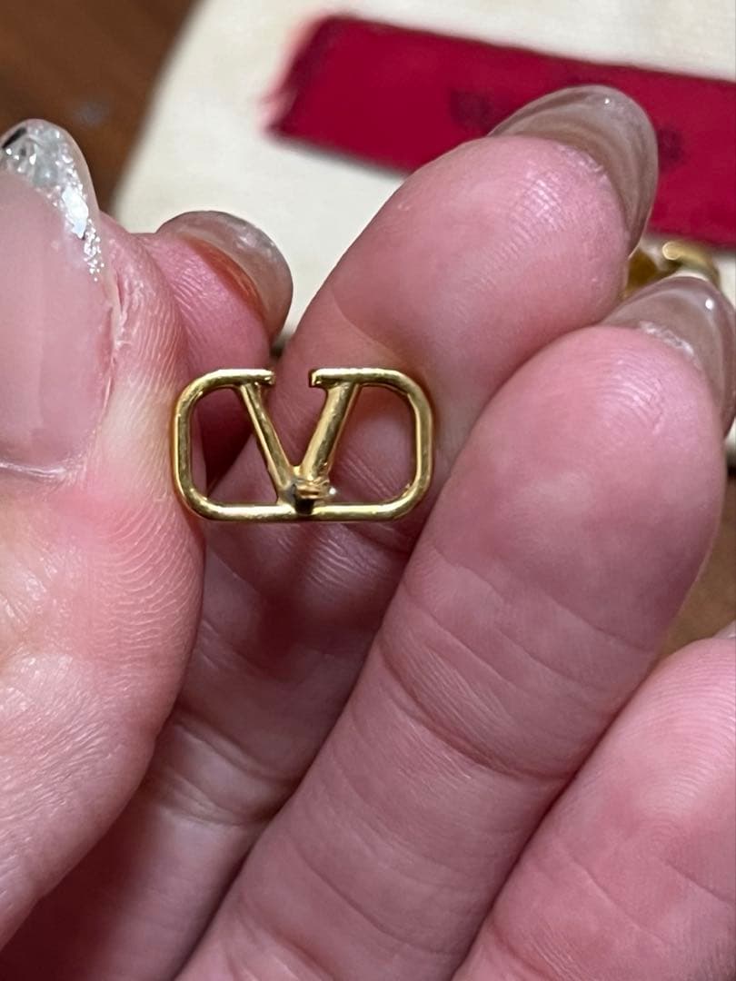 Valentino Vロゴ　シグネチャーピアス
