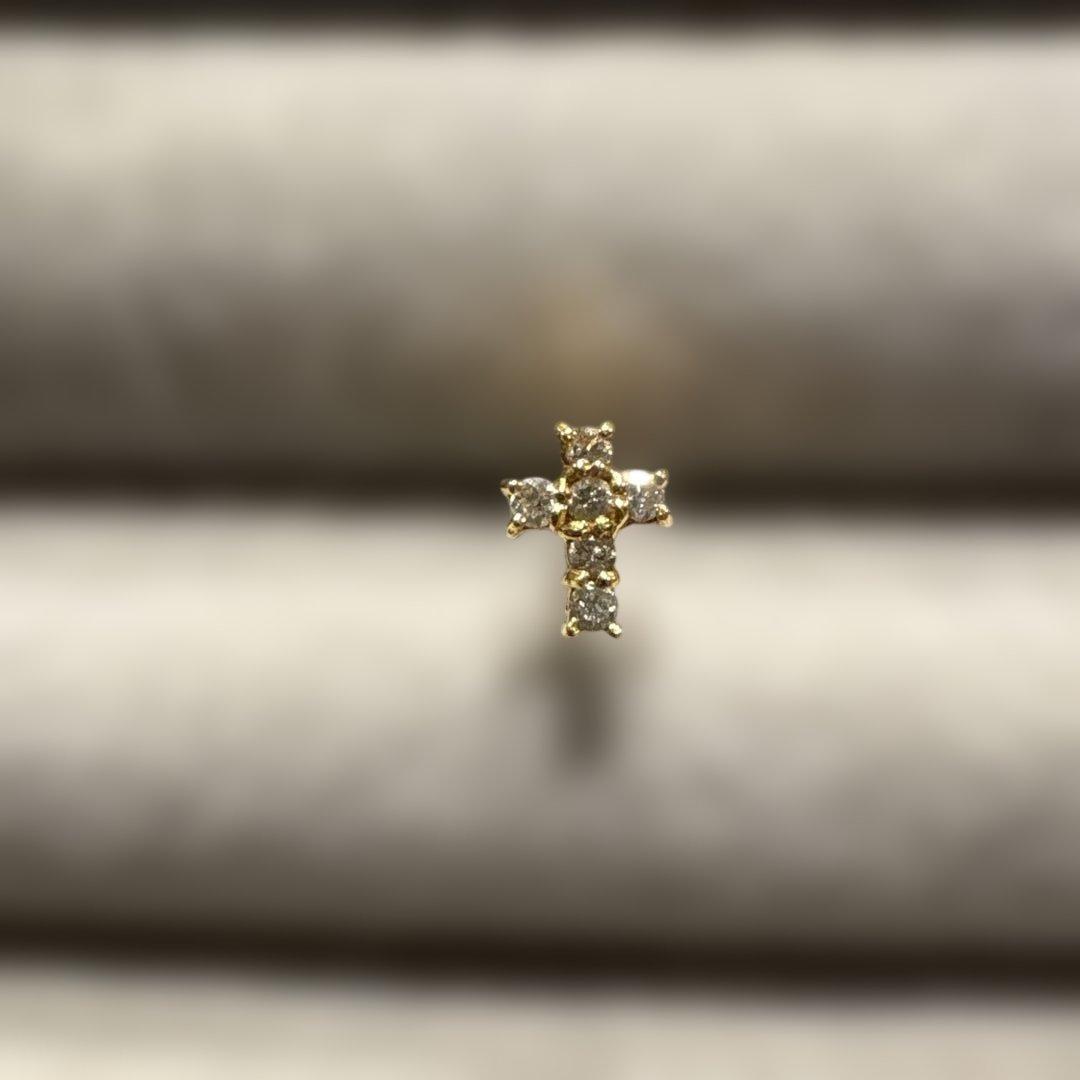 ダイヤモンドピアス　十字架　k18 0.06ct刻印