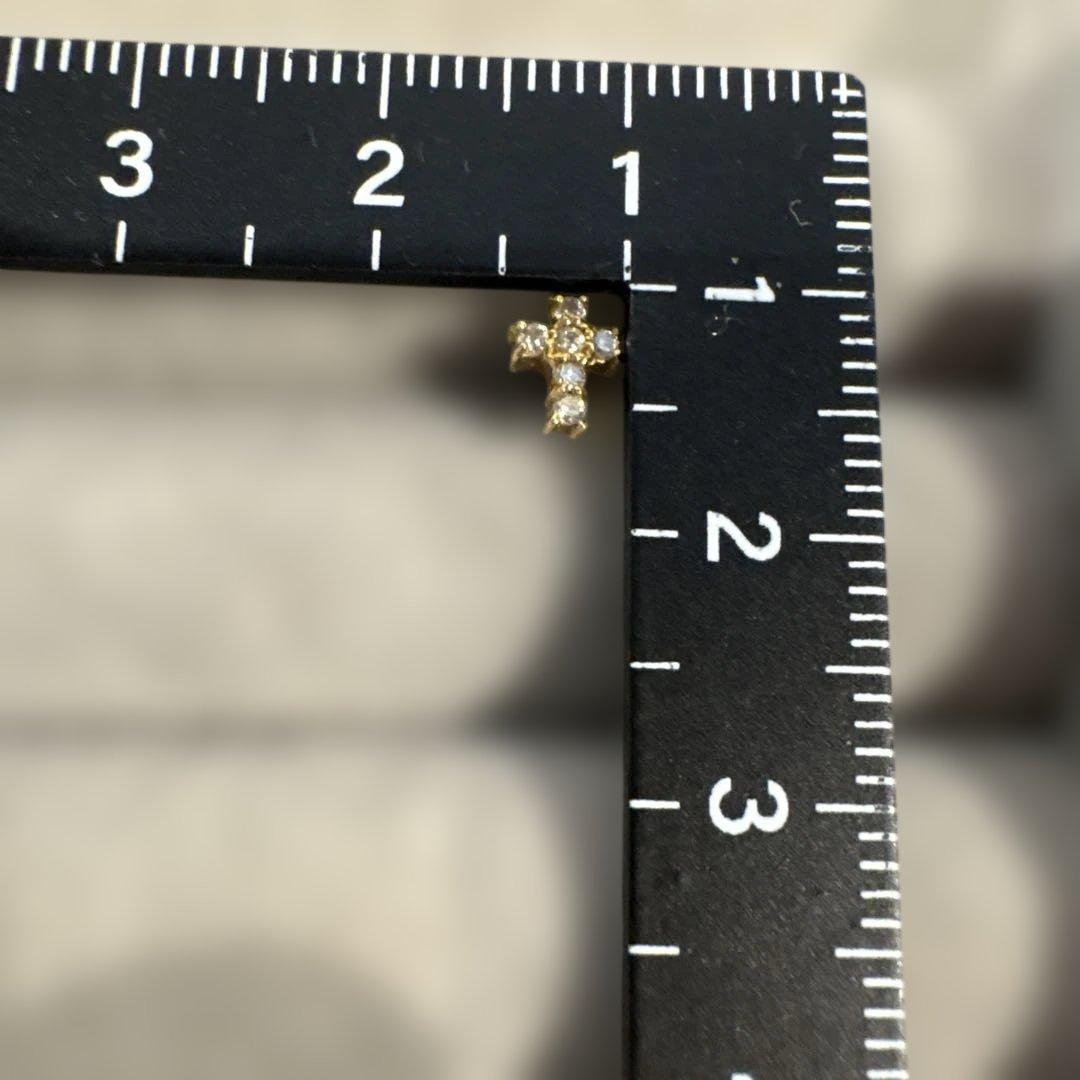 ダイヤモンドピアス　十字架　k18 0.06ct刻印