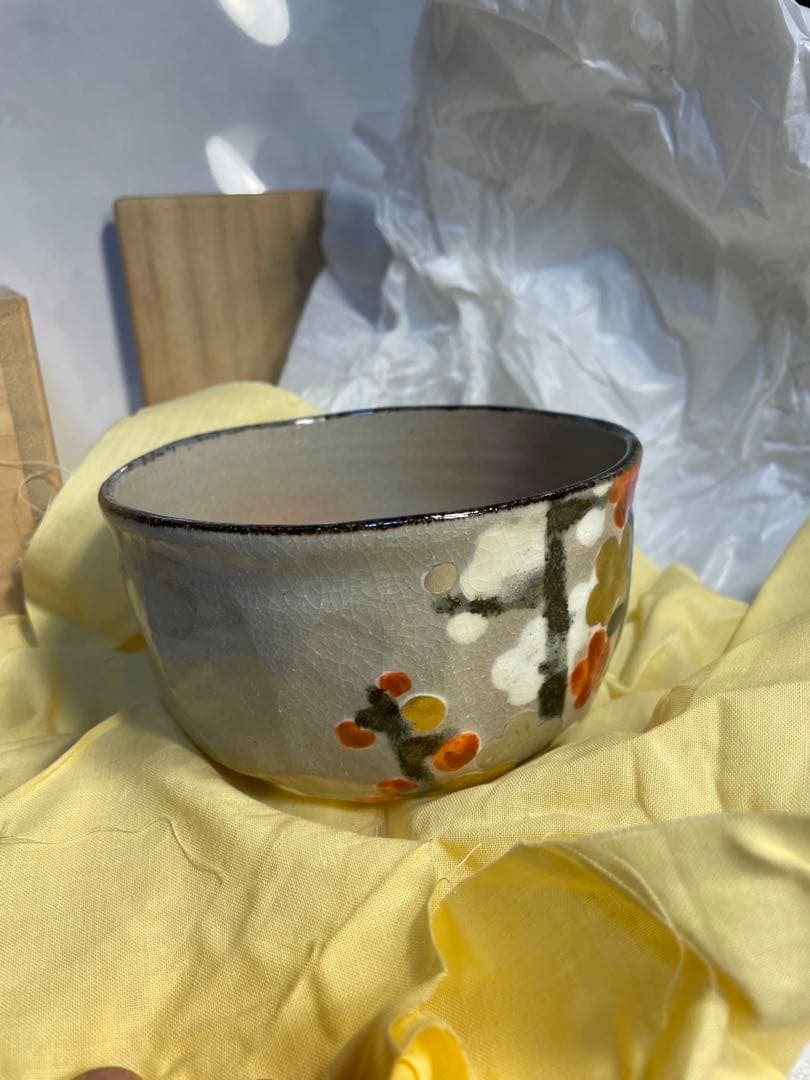 京焼 山川巌 作 乾山写し 色絵梅文 金彩 抹茶碗 共箱 茶道具　九谷系譜の茶陶