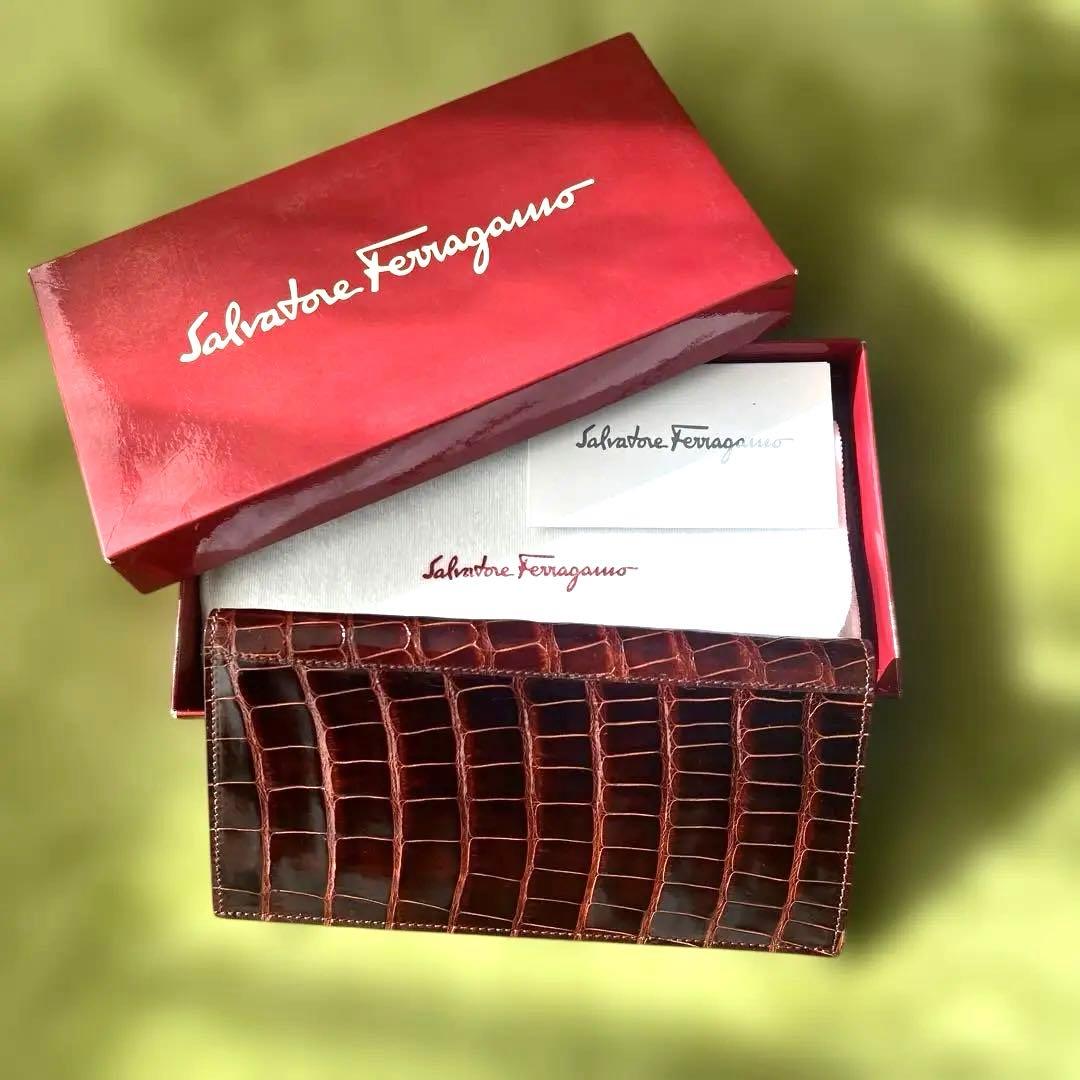 フェラガモ　Salvatore Ferragamo クロコダイルレザー 長財布