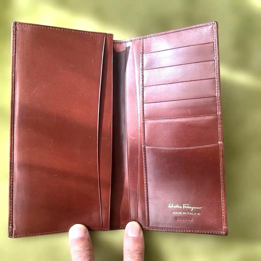 フェラガモ　Salvatore Ferragamo クロコダイルレザー 長財布