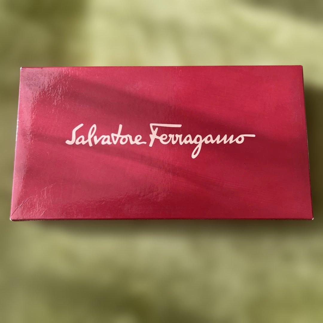フェラガモ　Salvatore Ferragamo クロコダイルレザー 長財布