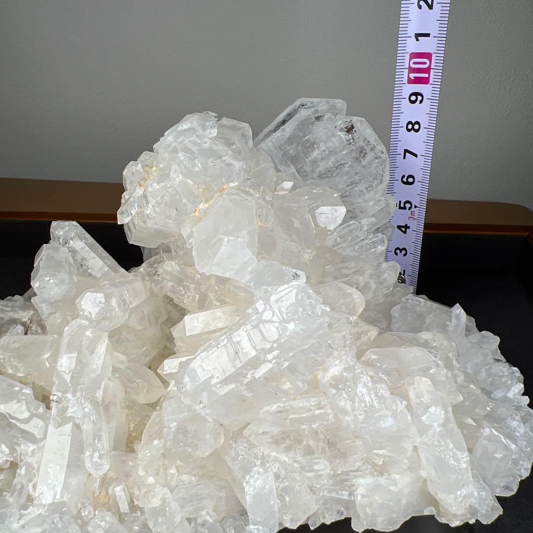 天然石　ファーデンクォーツ　クラスター　1693グラム　アクリル台座付き