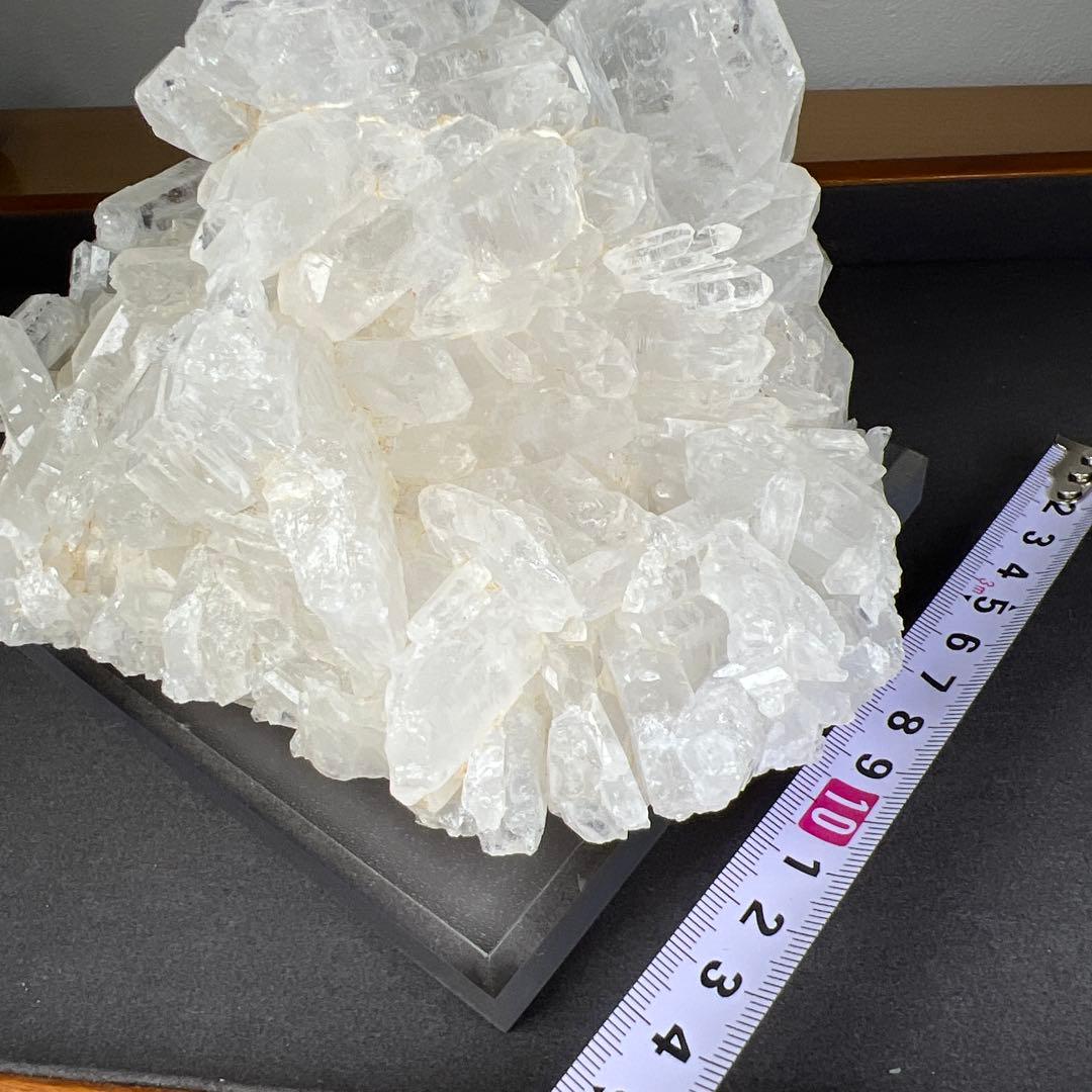 天然石　ファーデンクォーツ　クラスター　1693グラム　アクリル台座付き