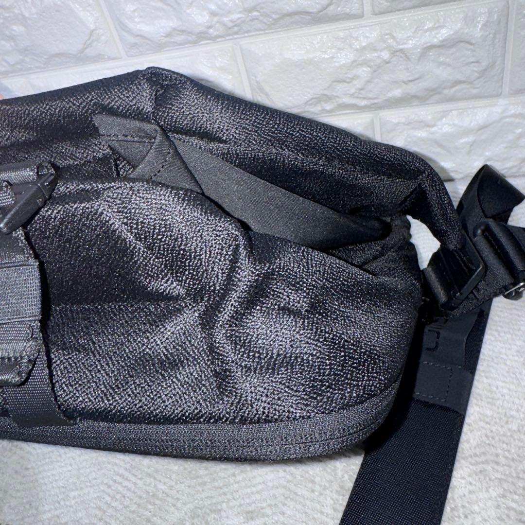 NIID ニードURBANATURE ボディ、メッセンジャーバッグ　ブラック