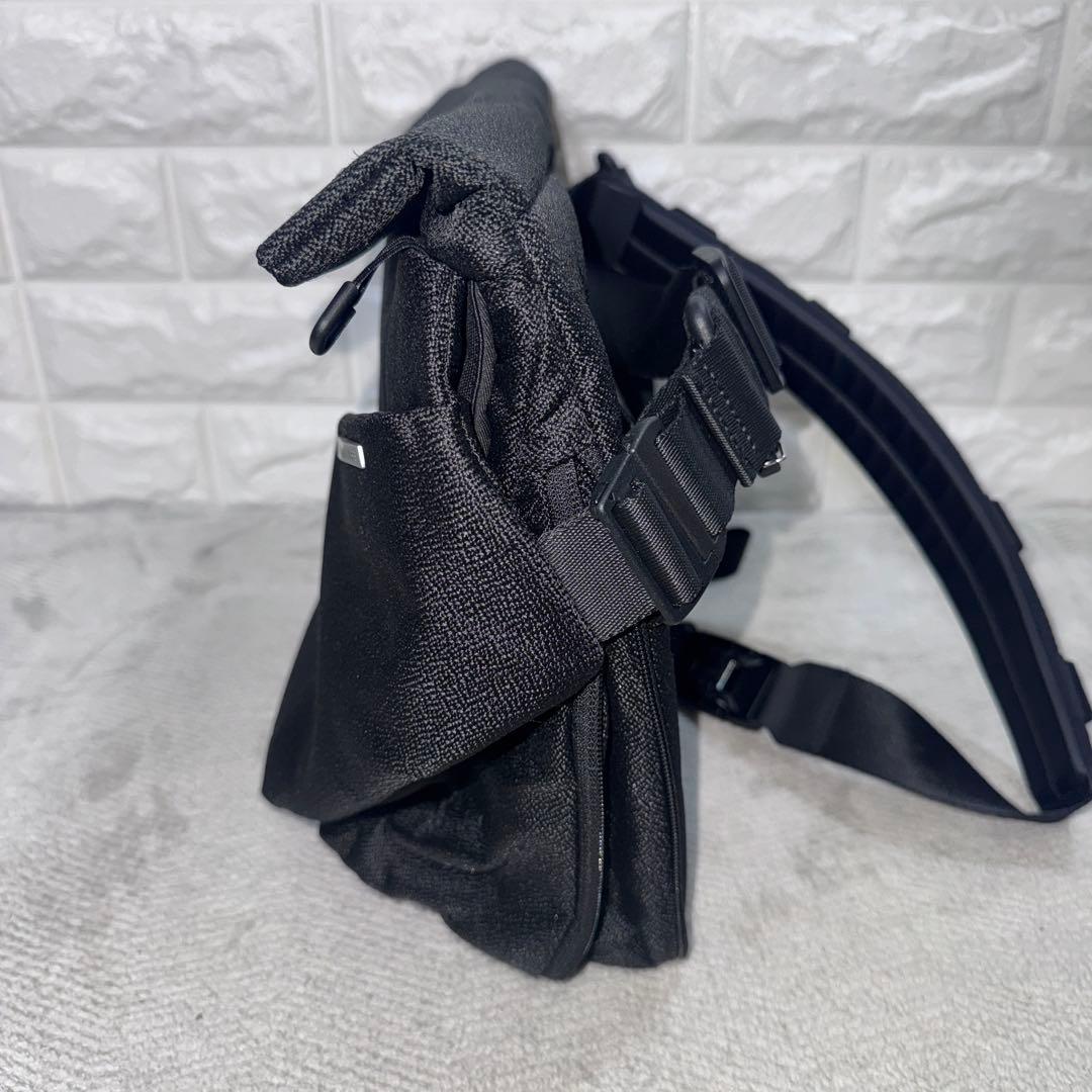 NIID ニードURBANATURE ボディ、メッセンジャーバッグ　ブラック