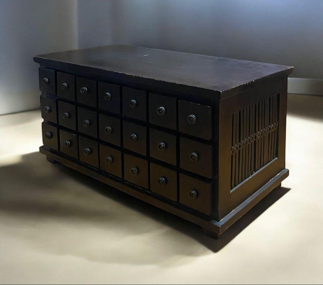 3000円値下げ★アンティーク　ヴィンテージ　薬箪笥　木製　21杯の小引き出し