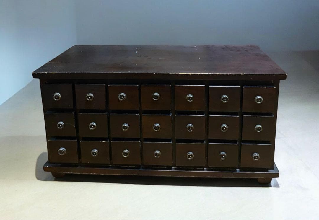 3000円値下げ★アンティーク　ヴィンテージ　薬箪笥　木製　21杯の小引き出し