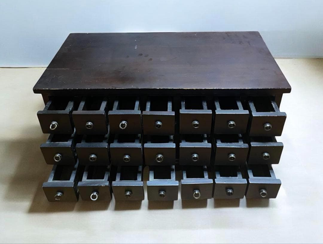 3000円値下げ★アンティーク　ヴィンテージ　薬箪笥　木製　21杯の小引き出し