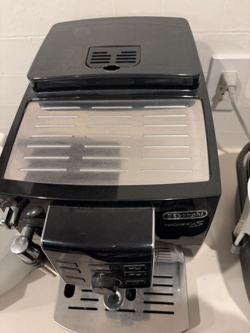 デロンギ　マグニフィカS ECAM23120BN エスプレッソマシン