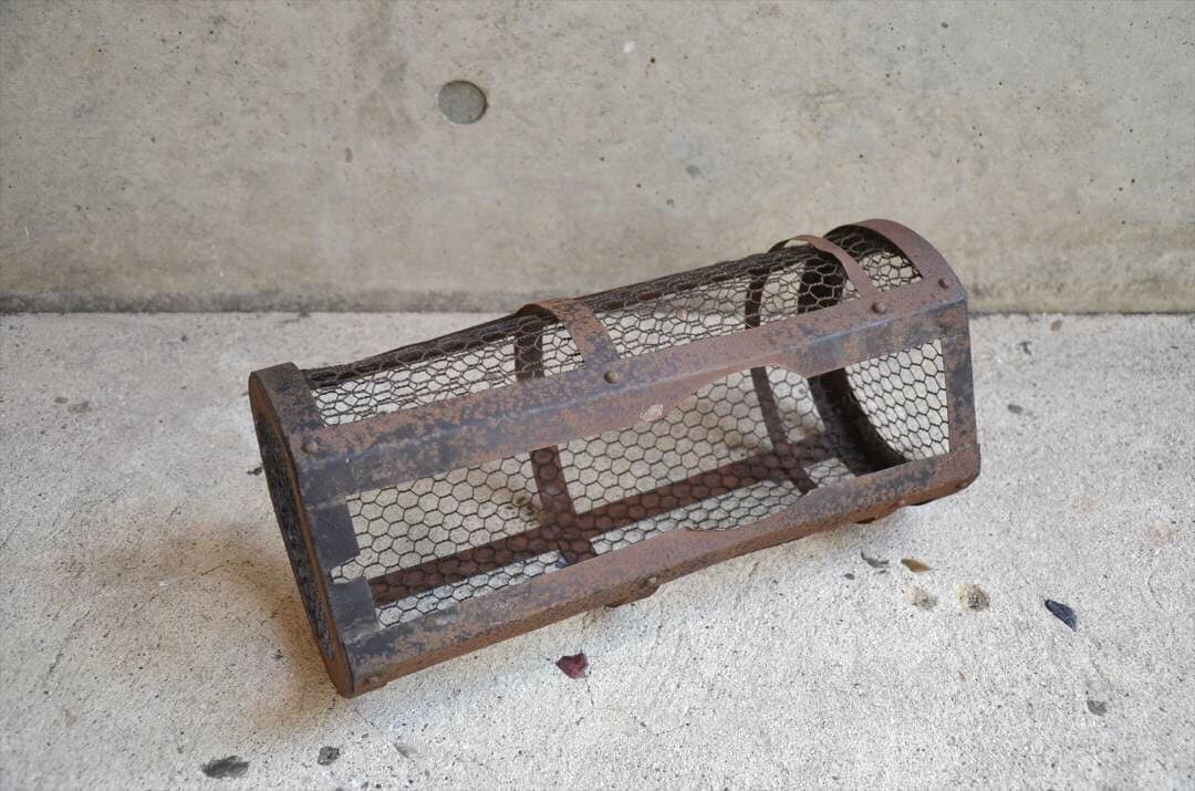 明治時代　鉄製　筒型行燈　置行燈　オブジェ　骨董品　アンティーク　レトロ