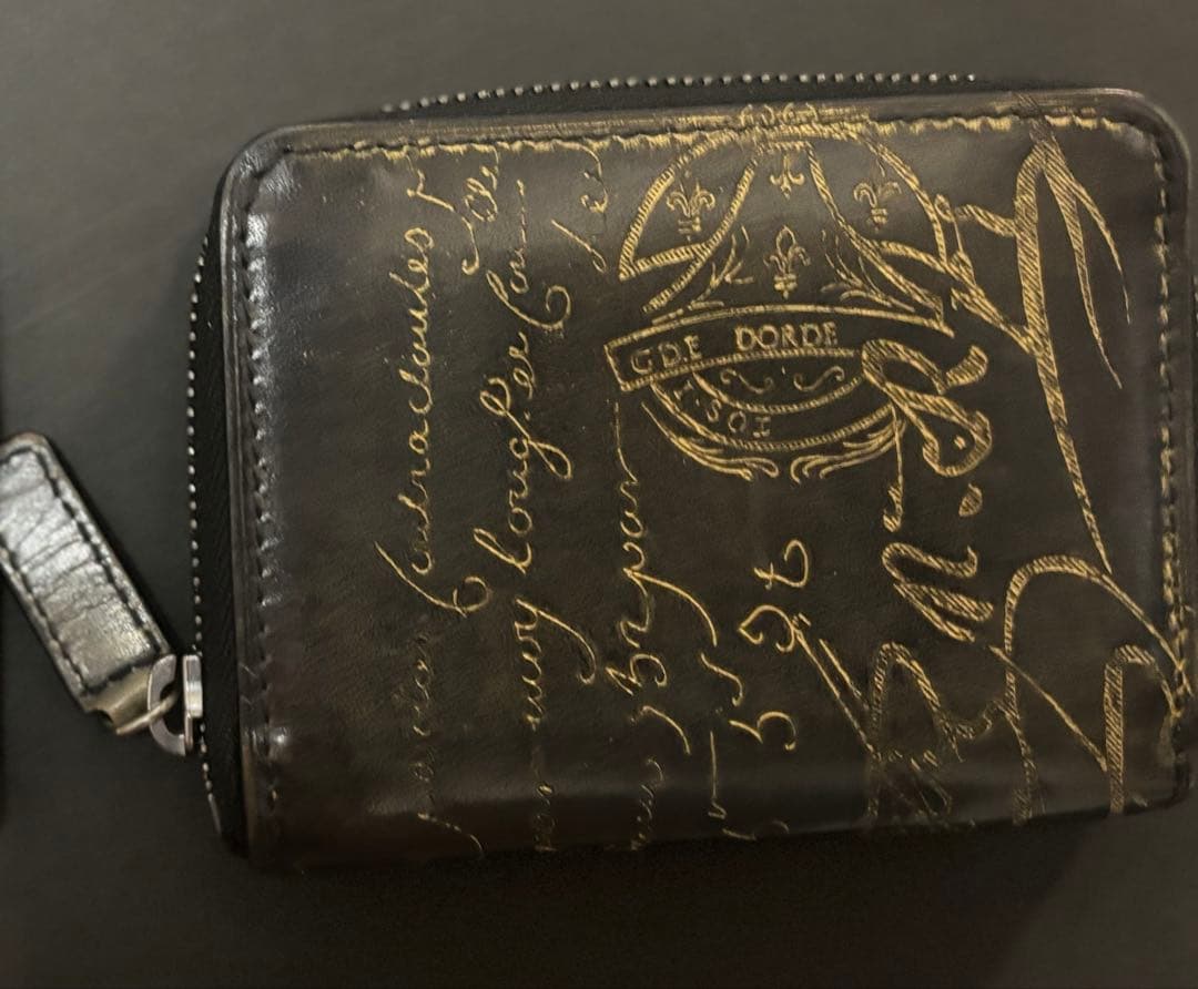 ベルルッティ ワパ カリグラフィ ゴールデンパティーヌ ケース