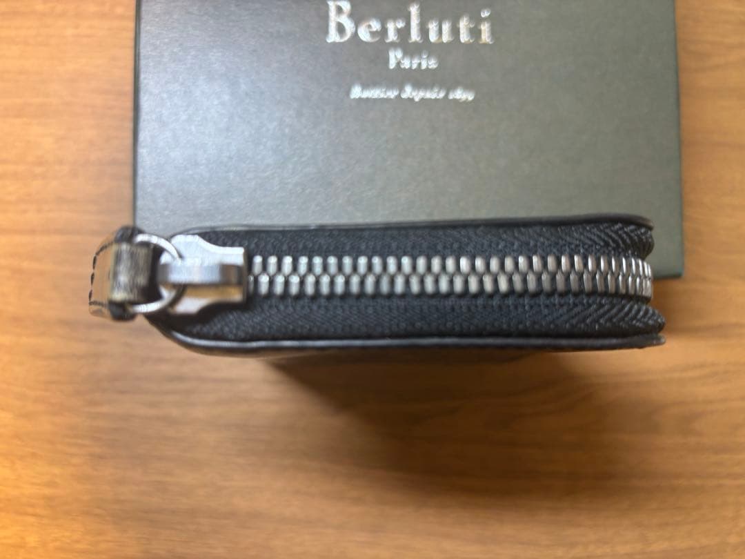 ベルルッティ ワパ カリグラフィ ゴールデンパティーヌ ケース