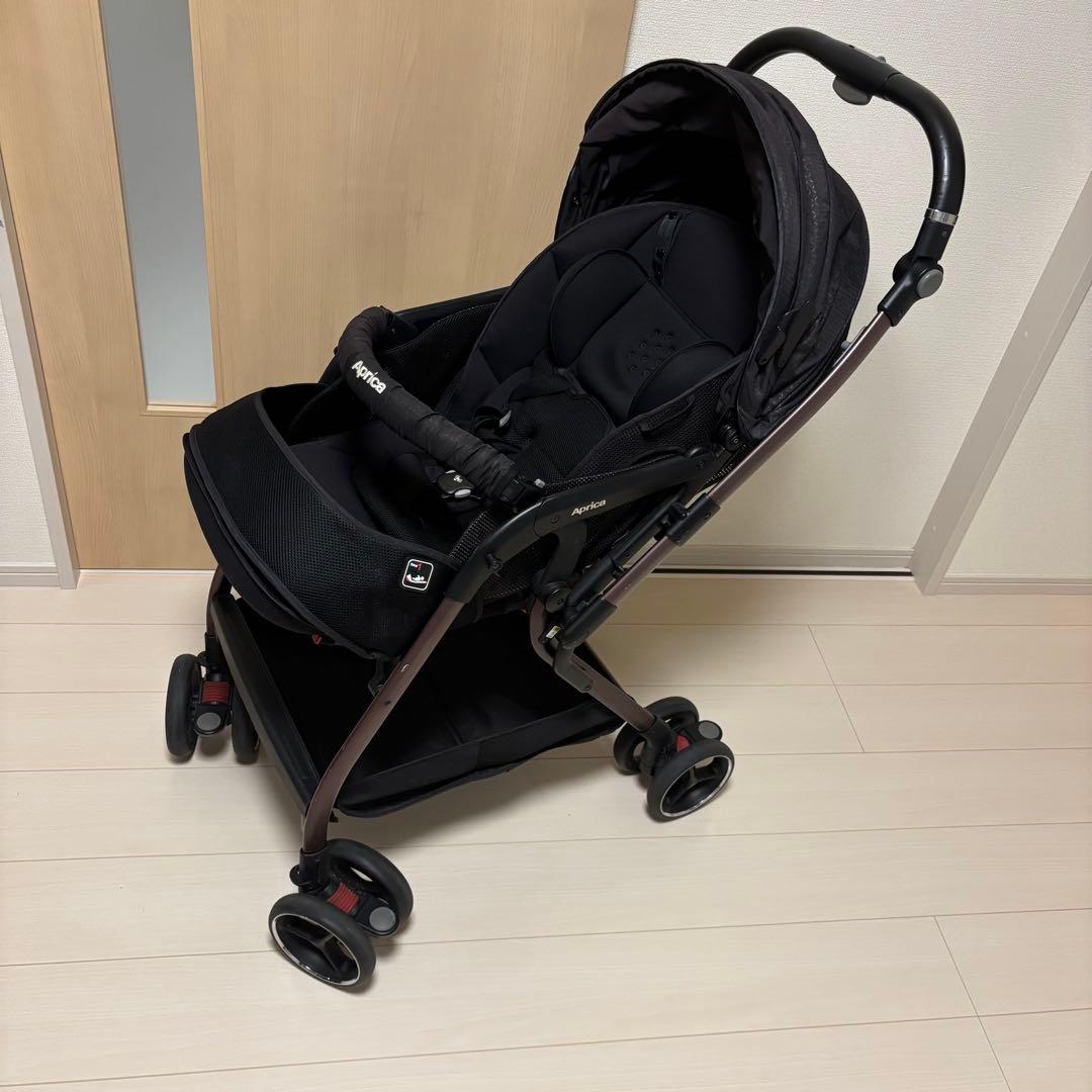 mimi　Aprica ブラックベビーカー