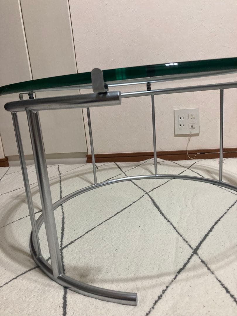 ガラスリビングテーブル