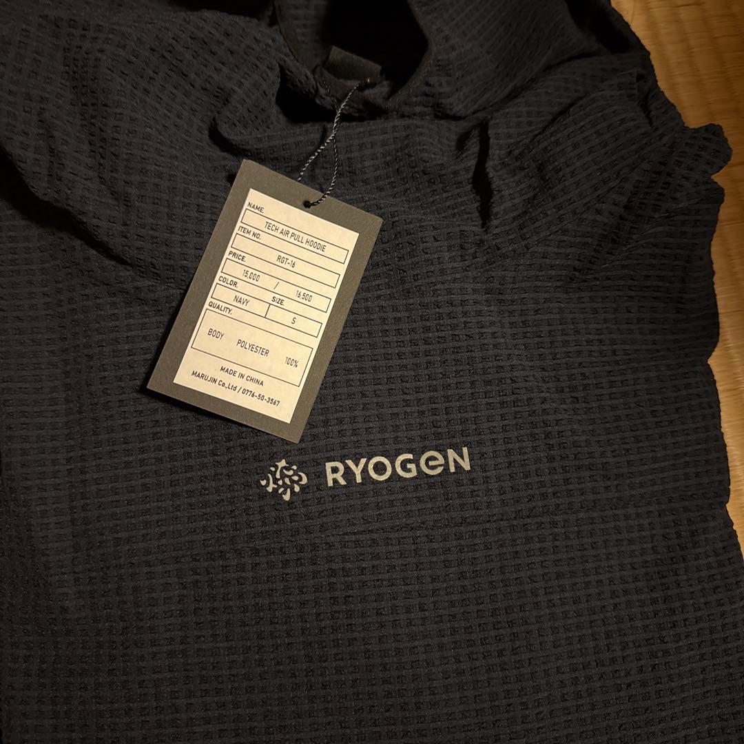 ウォーキング・ランニングウェア RYOGN TECH AIR PULL HOODIE