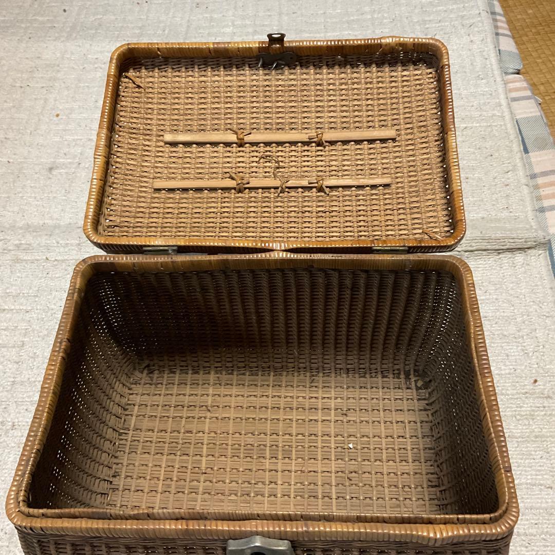 ラタンバスケット（竹かご）昭和レトロ。switch製？【汚れ埃有ります】。