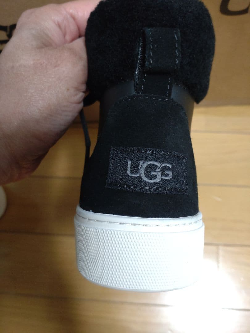 UGG ファー付きハイカットスニーカー ブラック24新品未使用正規品