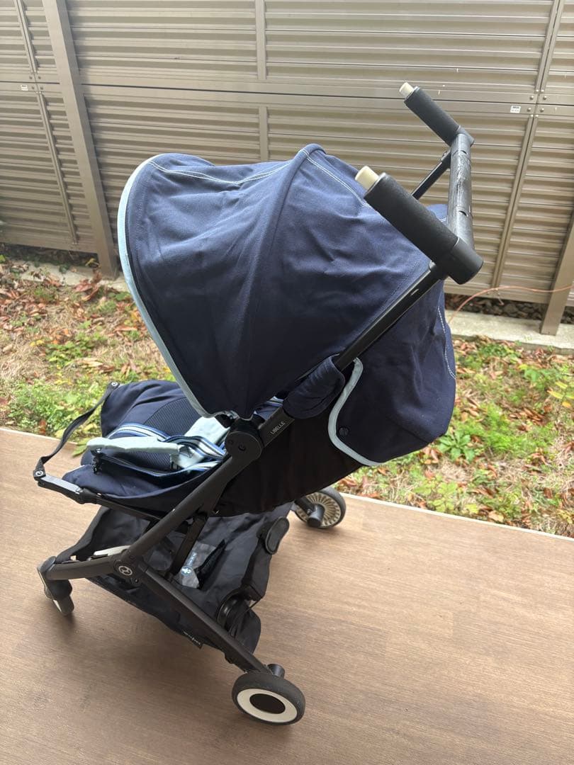 折りたたみ式ネイビーベビーカー