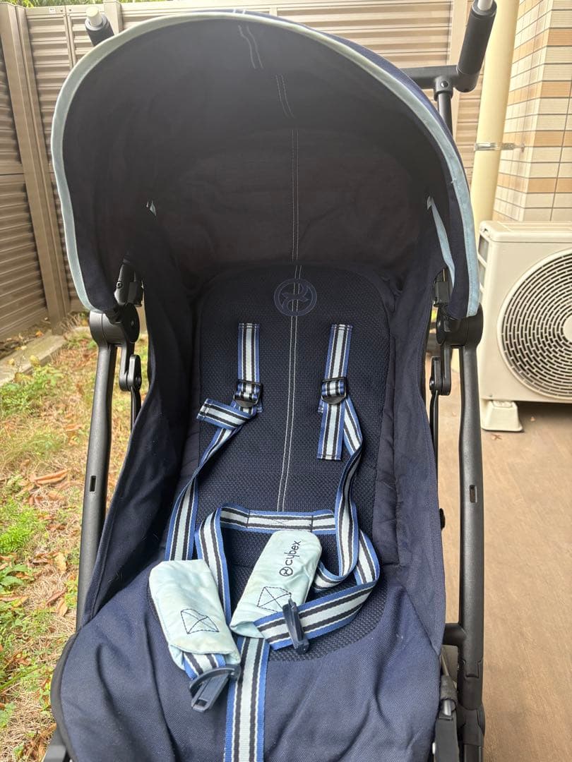 折りたたみ式ネイビーベビーカー