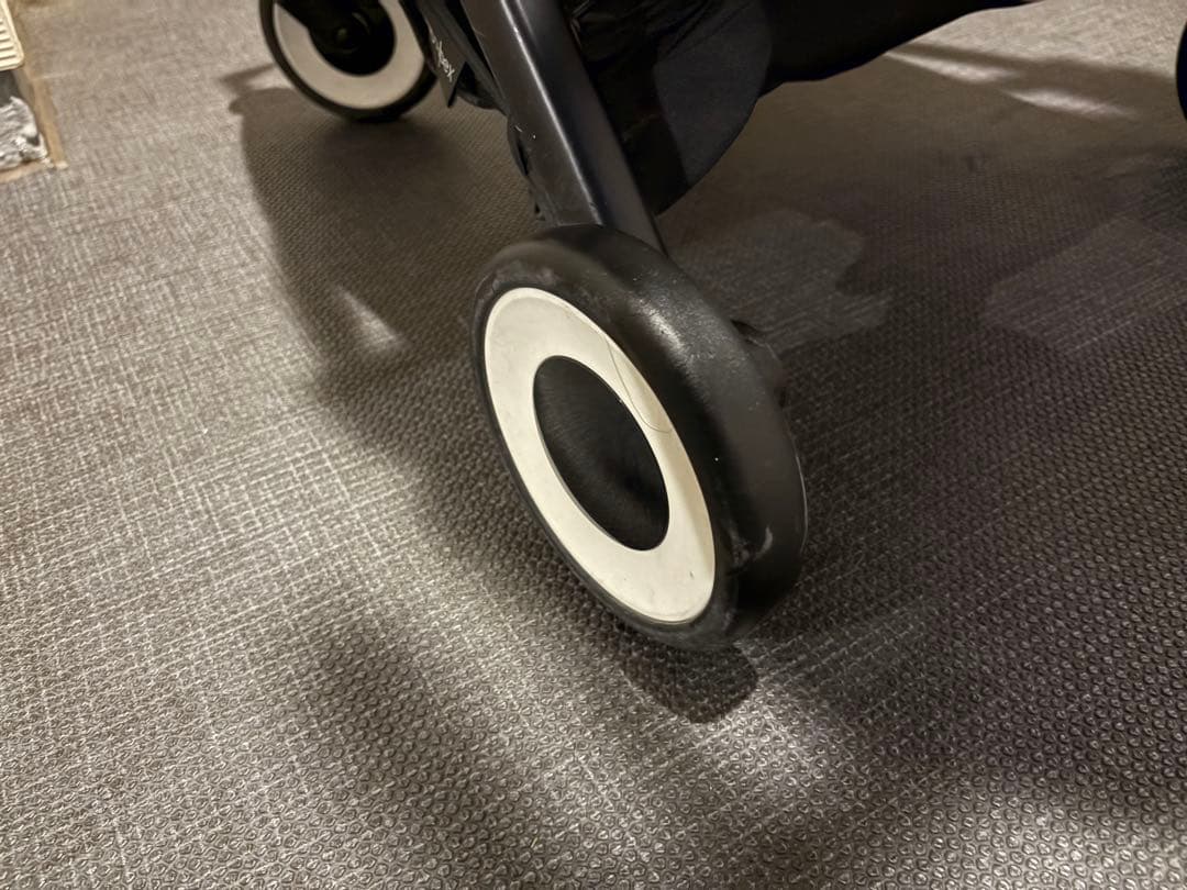 折りたたみ式ネイビーベビーカー