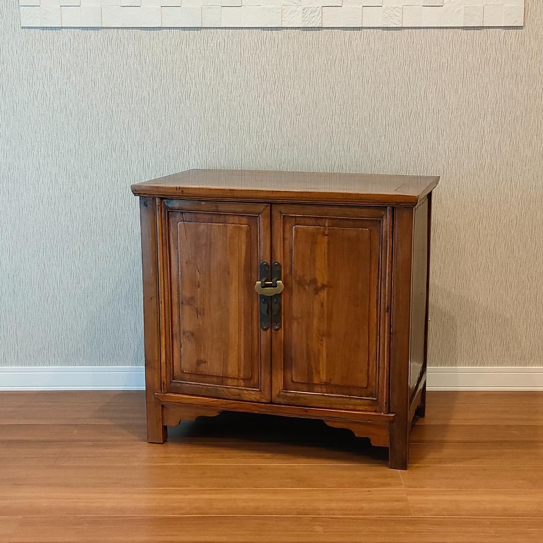 ヴィンテージ　キャビネット　鍵付き　開き扉　収納棚