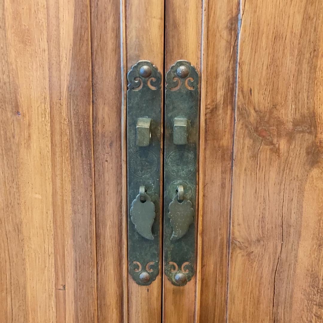 ヴィンテージ　キャビネット　鍵付き　開き扉　収納棚